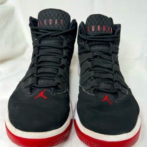 Free Shipping! Gently Used Black Jordan Max Aura! Great used condition!